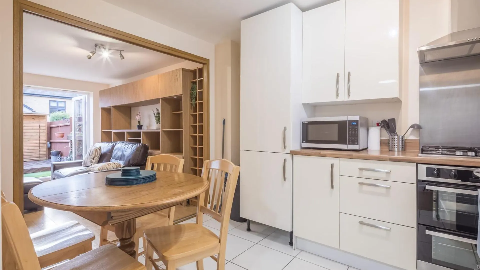 Modern And Comfy 3 Bed Cambridge House Villa